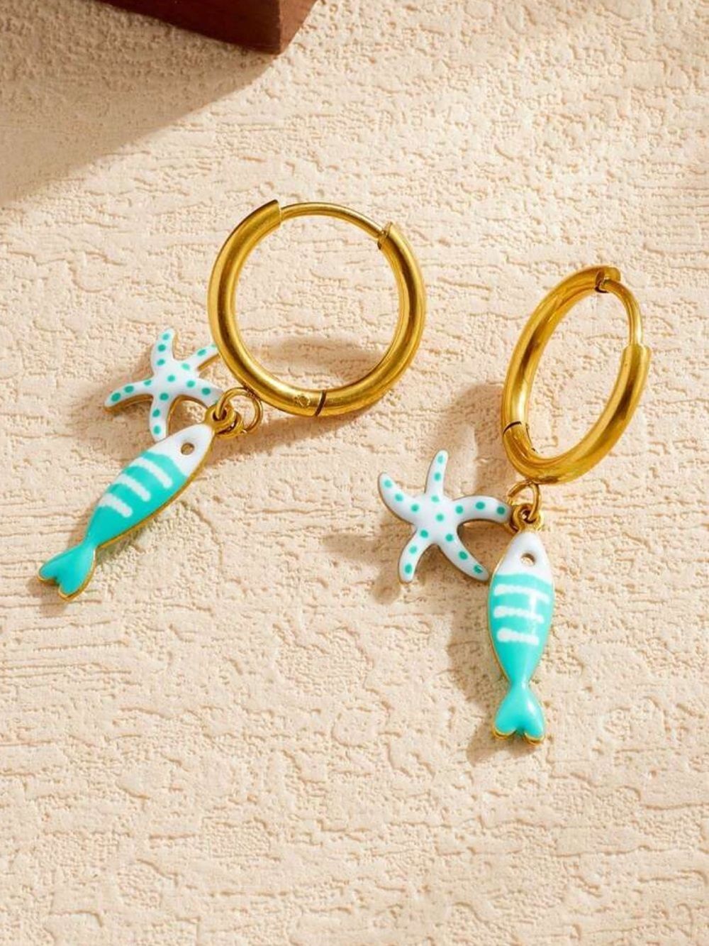 Fish hoop earrings Q1216